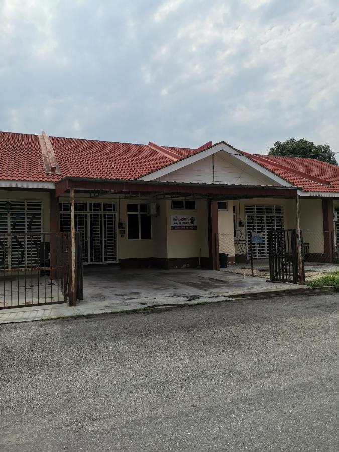 Wafiy Homestay Macang Экстерьер фото